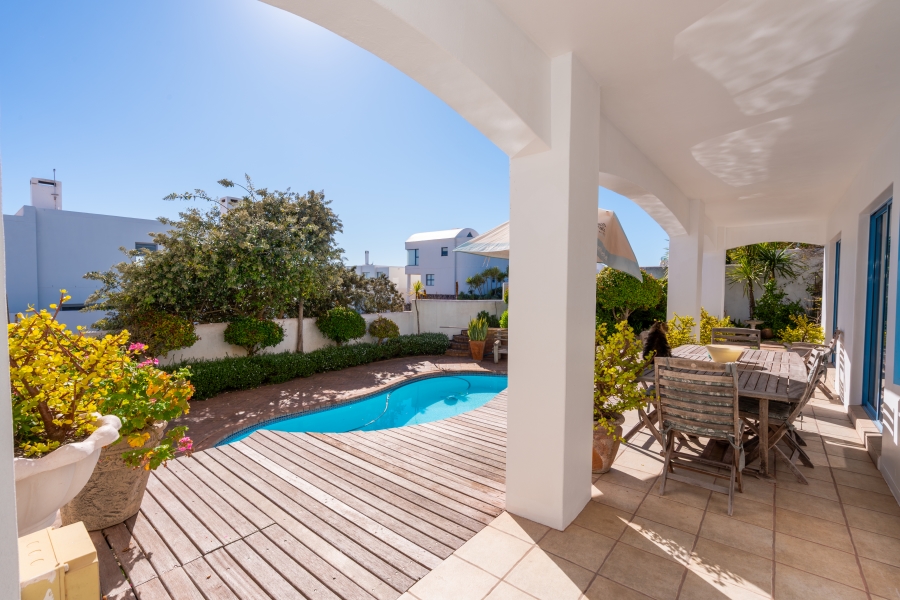 4 Bedroom Property for Sale in Paradise Beach Western Cape